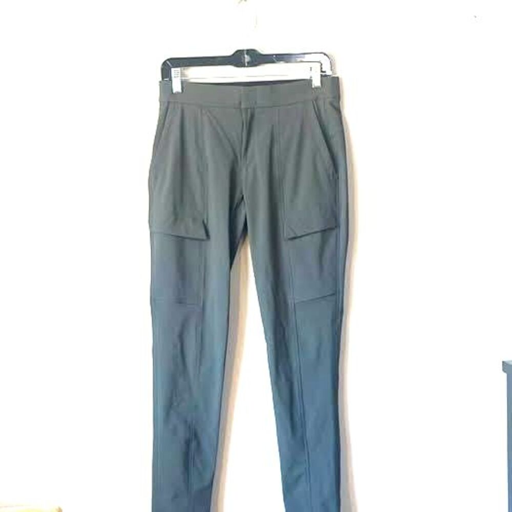 Athleta NWOT Women Headlands Hybrid Dark Green Cargo Pants Size 2